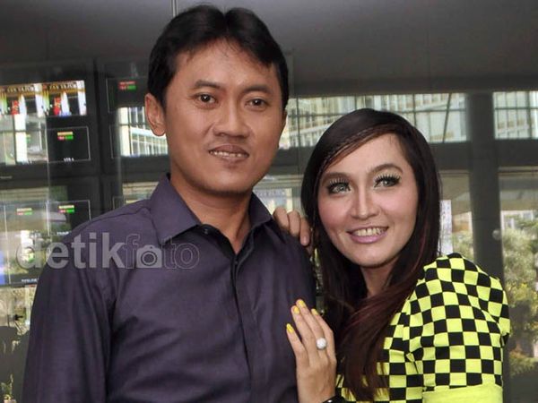 Arya Wiguna dan Indah Sari Makin Akrab
