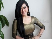 Manis dan Glamor Syahrini