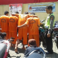 Polisi Tembak Pencuri 40 Sepeda Motor