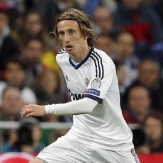 Dikaitkan dengan Chelsea, Modric Tak Ingin Tinggalkan Madrid