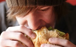 Remaja Cenderung Abaikan Jumlah Kalori Fast Food