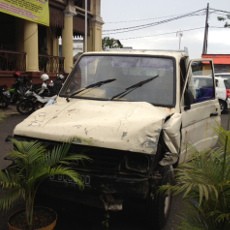 ABG 16 Tahun Setir Pickup, Tabrak 3 Mobil dan 1 Rumah di Kemanggisan