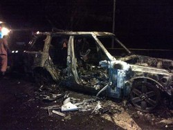 Mobil Range Rover Hangus Terbakar di Dekat Pintu Tol PIK