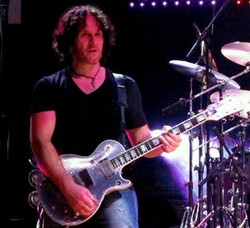 Gitaris Def Leppard Mengidap Penyakit Kanker