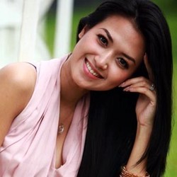 Sylvia Fully Merasa Seksi Berkat Kaki Jenjangnya