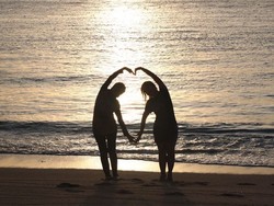 Ketika Matahari Terbenam di Pulau Paling Selatan Indonesia