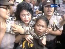 Ricuh, Eksekusi Lahan Sengketa