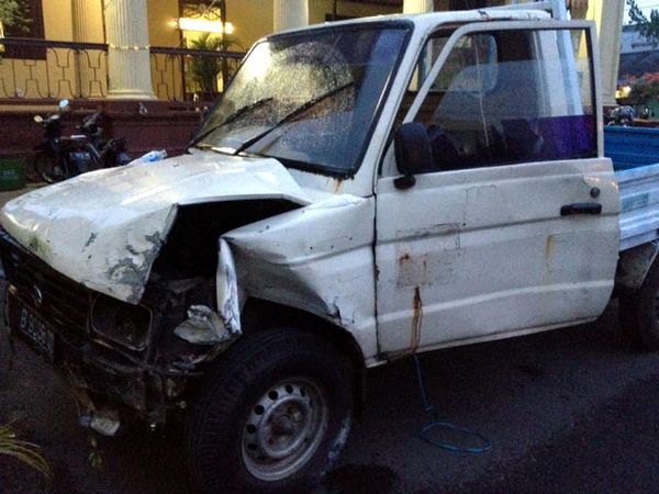 Panik, Kholis Tabrak 3 Mobil dan Sebuah Rumah