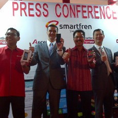 Smartfren Bundling 7 Ponsel Android dan Windows Phone 8