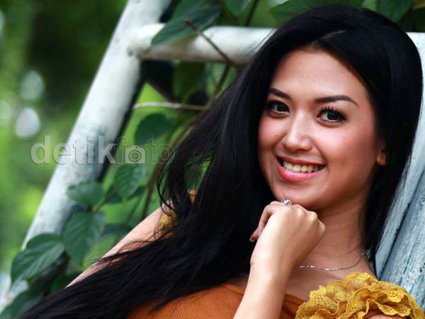 Cantik Alami Sylvia Fully