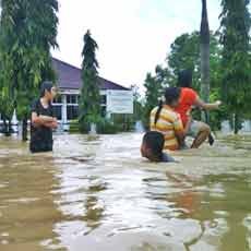 Hujan Belum Reda Menambah Ketinggian Banjir di Pamekasan