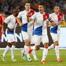 Van Persie & Sneijder Menangkan Belanda atas China