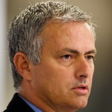 Dukung Mourinho, Perez Balik Kritik Iniesta dan Xavi