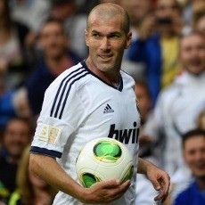 Roberto Carlos: Zidane Akan Jadi Pelatih Ideal untuk Madrid