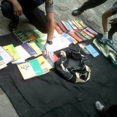 Tas Mencurigakan di Belakang Grand Indonesia Berisi 48 Buku dan Sajadah