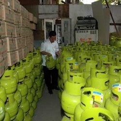 Maluku, NTT dan Papua Belum Tersentuh Program Konversi Minyak Tanah ke Gas