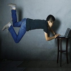 Belajar Terbang, Jawara FotoStop dengan Tema Levitasi