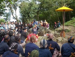Upacara Adat Labuhan Merapi Memukau Wisatawan Asing
