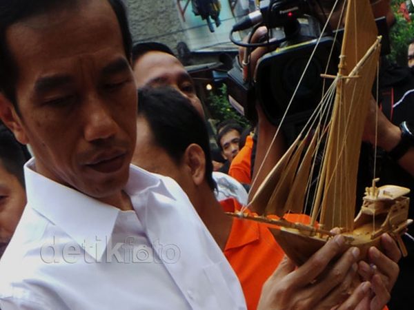 Jokowi Borong Barang UKM