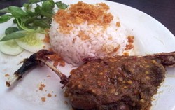 Bebek Bentu: Tersihir Pedas Gurih Bebek Cemeng 