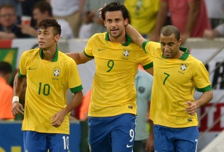 Pele Minta Suporter Brasil agar Jangan Cibir Neymar cs