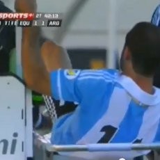 Tendang Petugas Medis, Mascherano Mengaku Salah dan Minta Maaf