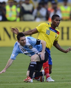 Argentina Diimbangi Ekuador, Messi Kecewa