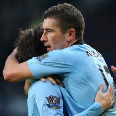 Manchester City Kirim Kolarov dan Richards ke Jakarta