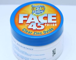 Sunblock Berbentuk Krim untuk Hidung, Bibir dan Telinga