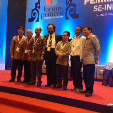 Diskusi Memanas, Dahlan Iskan Salami Surya Paloh