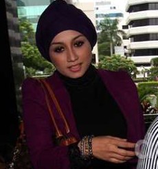 Jeprat-jepret Sembarangan, Sefti Dilarang KPK Tengok Fathanah