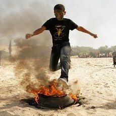 Saat Liburan, Anak-anak Palestina Sibuk Latihan Perang Melawan Israel