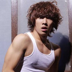 Joon MBLAQ Tampil dengan Baju Ketat di Depan Miranda Kerr