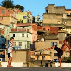 Merawat Khayalan dan Keriangan dari Favela