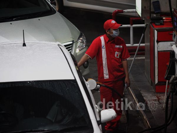 BBM Belum Naik, SPBU Sudah Diserbu