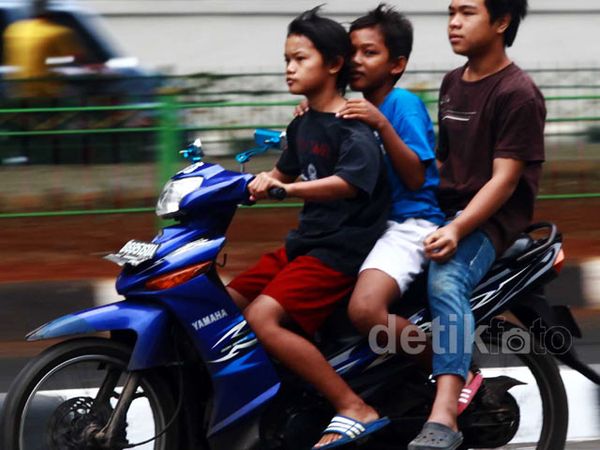 Kebiasaan Buruk Pengendara Motor