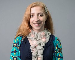 Unik, Syal Ini Bisa Berubah Warna Sesuai Baju yang Dipakai