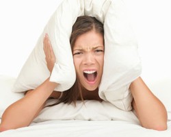 Cara Menghilangkan Garis Bantal Pada Wajah Setelah Bangun Tidur