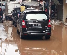 Kondisi Jalan Jelambar Utama Memprihatinkan