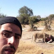 Khedira Nonton Singa Santap Siang, Bale Foto Bareng Optimus Prime