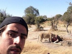 Khedira Nonton Singa Santap Siang, Bale Foto Bareng Optimus Prime