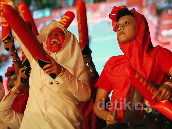 Pocong Pompa Semangat Atlet Indonesia