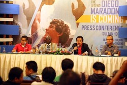 Kunjungan Diego Maradona tersebut diprakarsai oleh Badan Sepakbola Rakyat Indonesia (BASRI) bersama ketua umum APKASI (Asosiasi Pemerintah Kabupaten Seluruh Indonesia), Isran Noor.