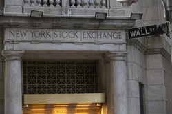 Nasib StimulusThe Fed Belum Jelas, Wall Street Melemah