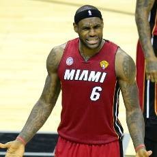 Heat Kalah Telak, LeBron James Salahkan Diri Sendiri