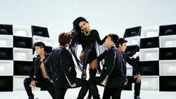 Lee Hyori Berkolaborasi dengan Finalis Koreas Next Top Model di Video Musik Terbaru