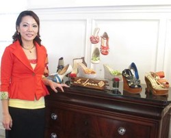 Lianna Gunawan Kenalkan Kain Indonesia Hingga ke Mancanegara Lewat Sepatu