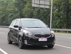 Uji Ketangguhan Mobil Keluarga Terbaru KIA