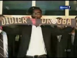 Drogba Beli Tambang Emas