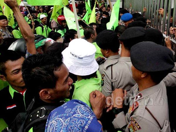 Kantor Pusat Pertamina Didemo